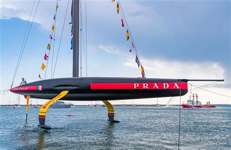 barca vela prada|L'AC75 di Luna Rossa che rappresenterà l’Italia all'America’s Cup.